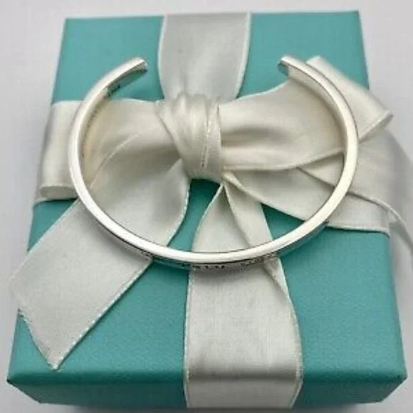 🌟🌸2xHOST PICK 🌟🌸 NWOT Authentic Tiffany & Co 925 Silver Narrow Cuff Bracelet - Picture 5 of 9